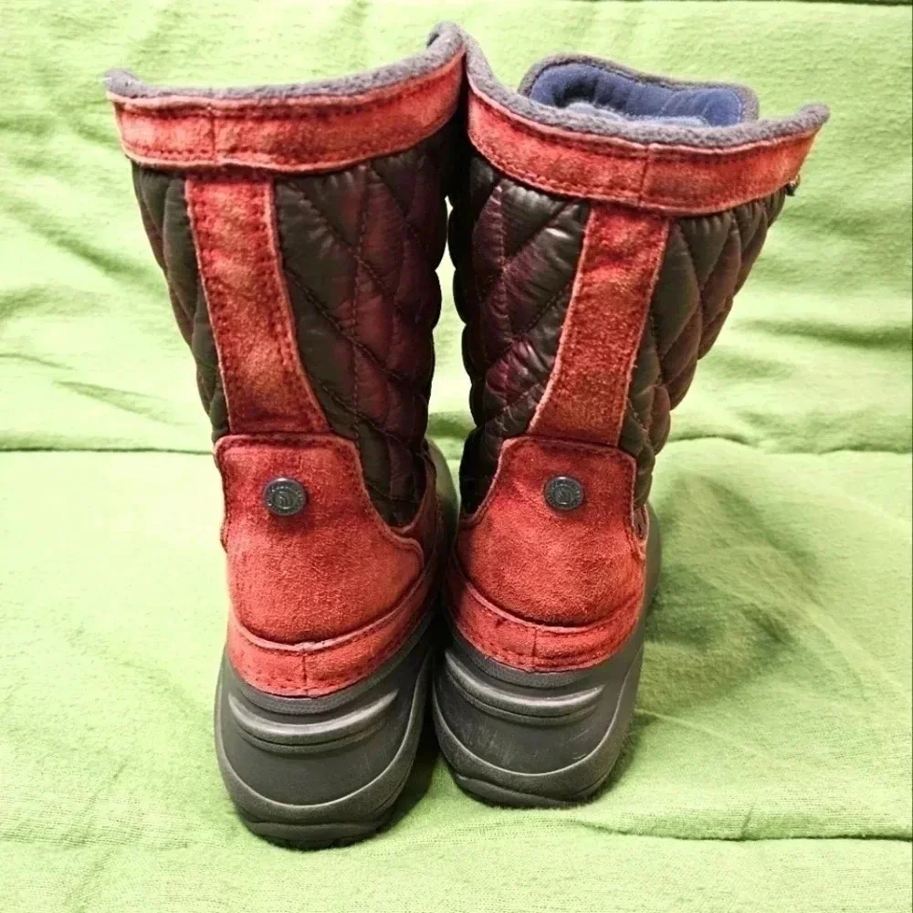 North face rain/snow boots. Woman's‎ size 6